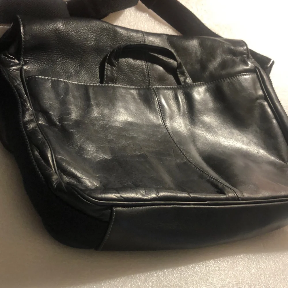 Kenneth Cole Reaction black laptop bag - Picture 6 of 13